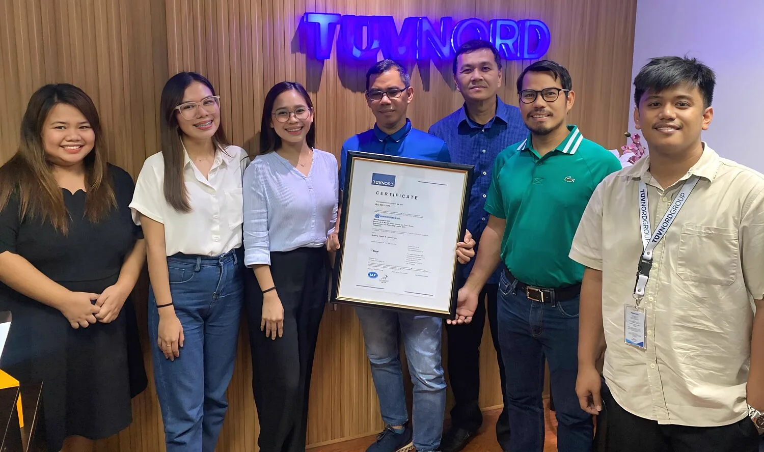 ISO 9001:2015 certified: the Medikonstruk team
